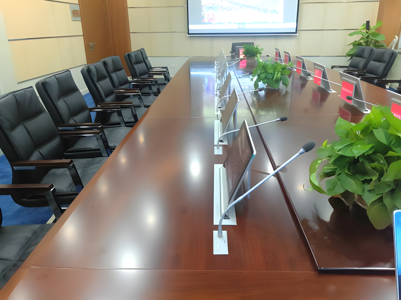 如何保障善百无纸化会议系统的安全性？