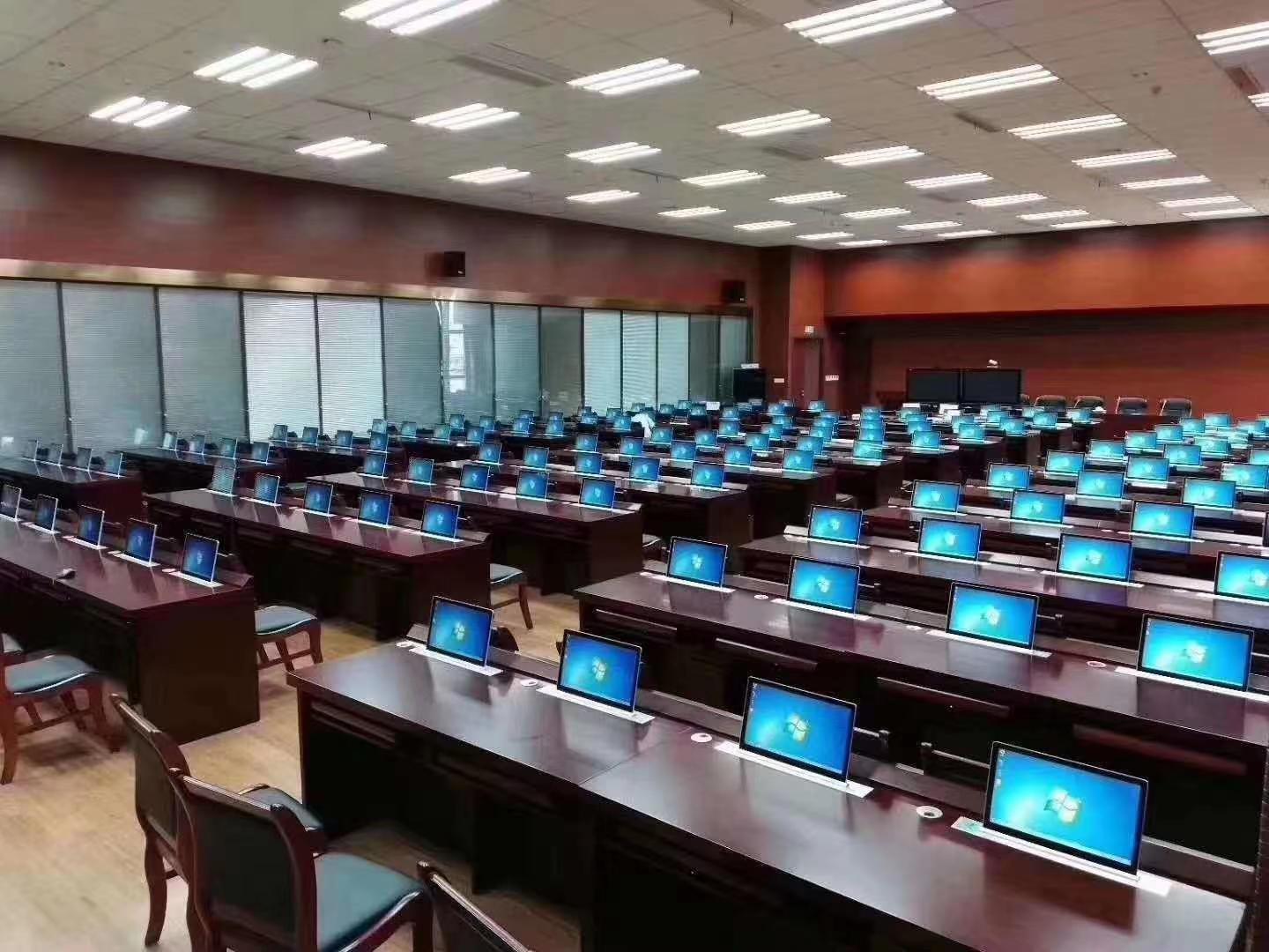 液晶拼接墙显示系统中矩阵切换器使用注意事项