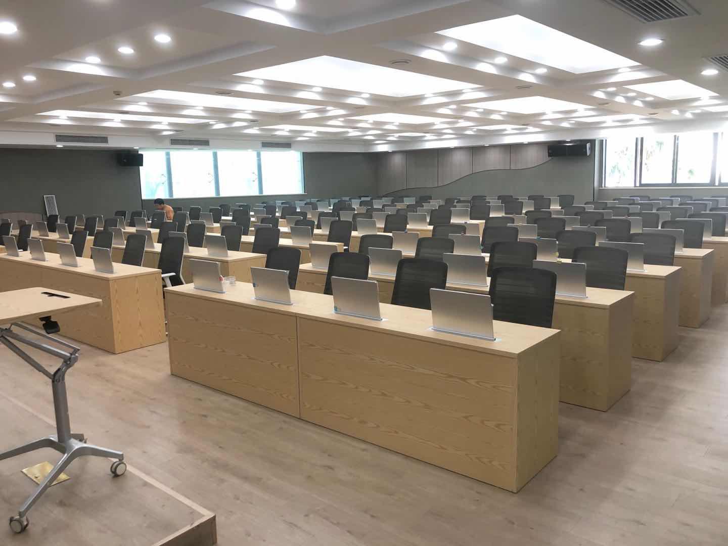 如何降低无纸化会议系统的技术依赖？